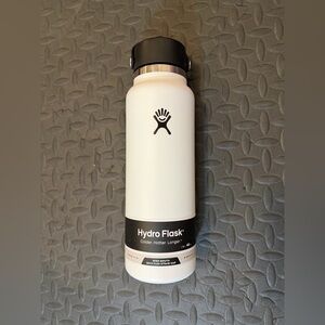 Hydro Flask White Bottle with Flex Straw Cap